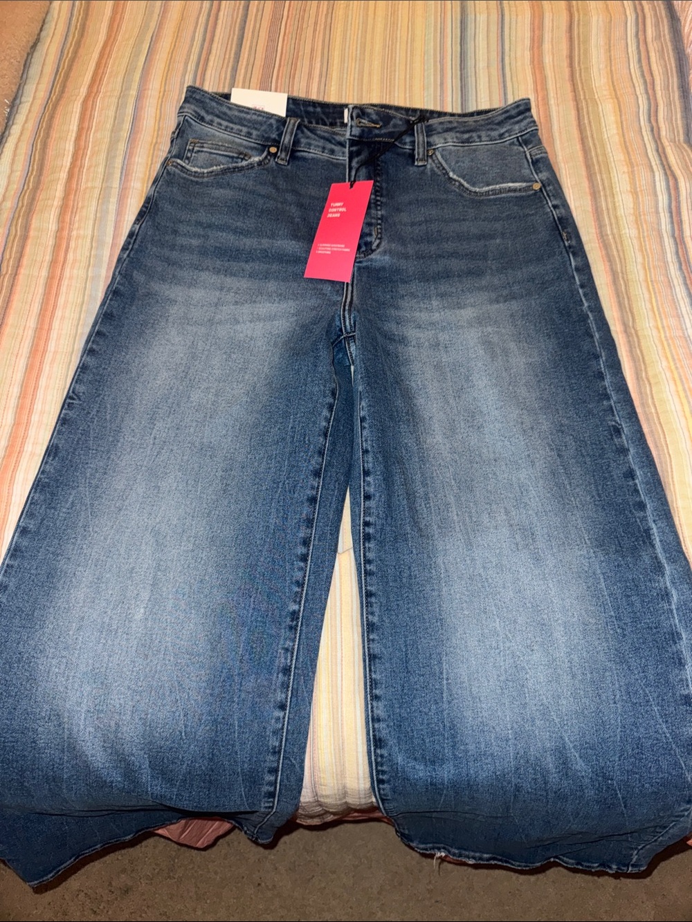 MoCo Boutique Wide-Leg High-Rise Jeans in Washed Blue Size 15/32 Short